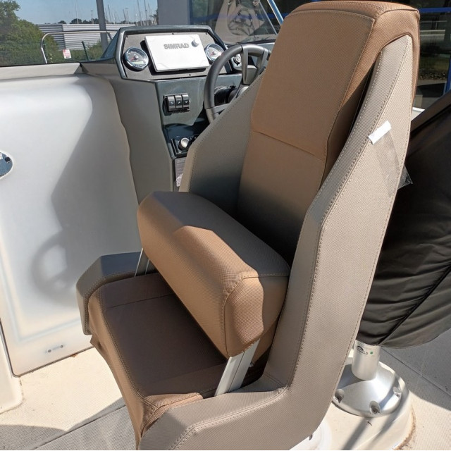 Purchase Pilot seat cover Quicksilver Activ 675 Open / Activ 595 Cabin / ...