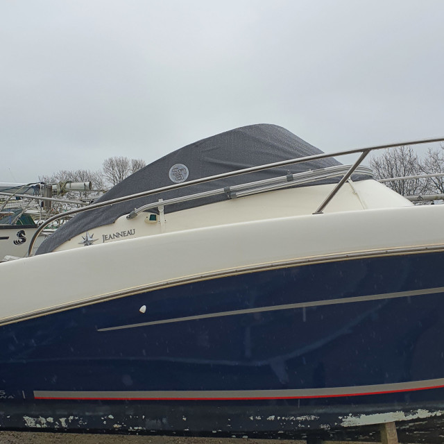 Purchase Jeanneau Cap Camarat 755 WA console cover