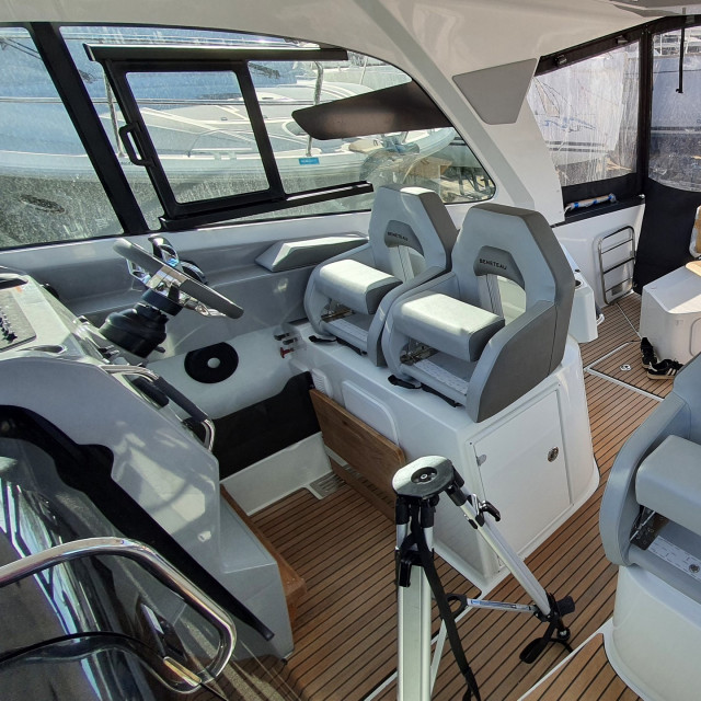 Purchase Pilot seat cover Bénéteau Gran Turismo 32