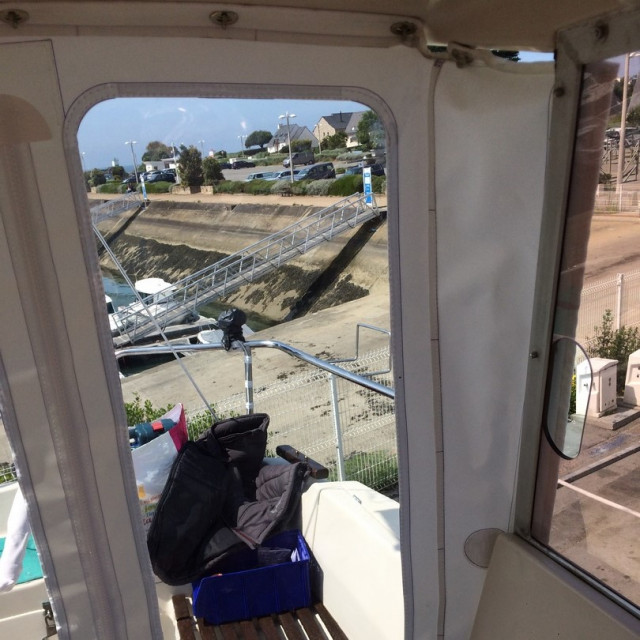 Purchase Steering compartment closure Evasion 25 Beneteau
